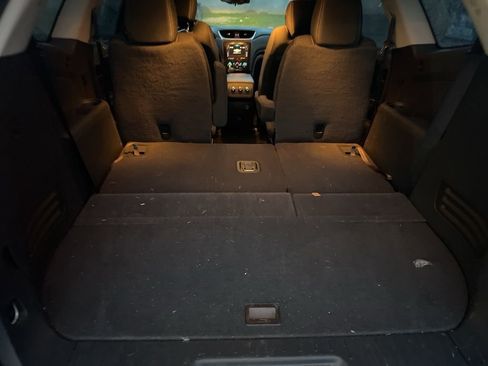 Used 2017 Chevrolet Traverse LT w/ Style and Technology Package image 23