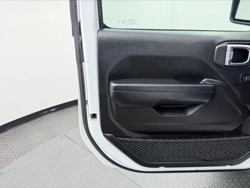 Used 2023 Jeep Wrangler Unlimited AWD/4WD image 12