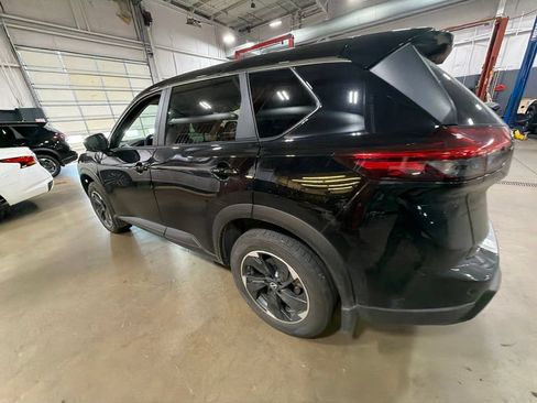 Used 2024 Nissan Rogue SV AWD/4WD image 14