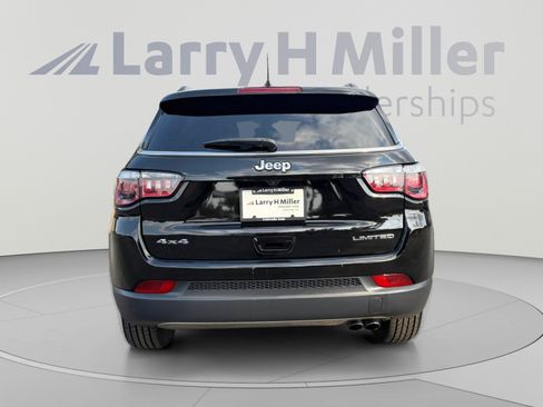Used 2018 Jeep Compass Limited AWD/4WD image 4