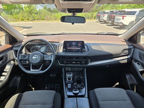 Used 2023 Nissan Rogue SV AWD/4WD image 10