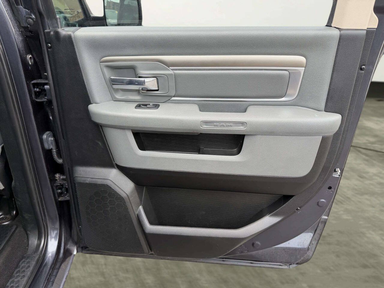 Used 2018 RAM 1500 Classic SLT AWD/4WD image 23