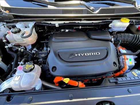 Used 2024 Chrysler Pacifica Limited FWD image 31