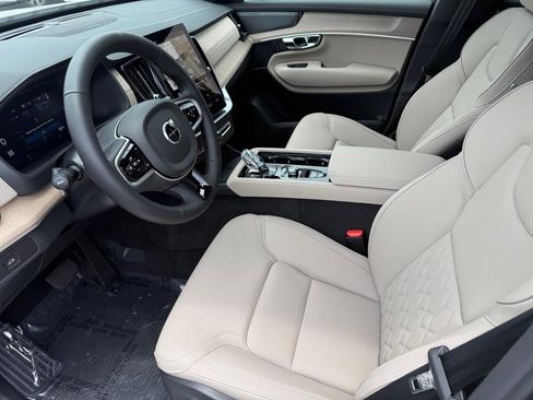 New 2025 Volvo XC90 B6 Plus w/ Protection Package Premier image 9