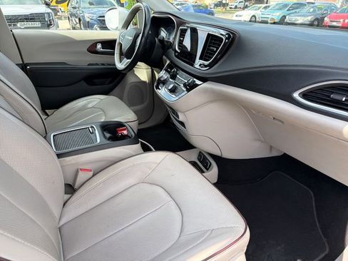 Used 2020 Chrysler Pacifica Limited FWD image 22