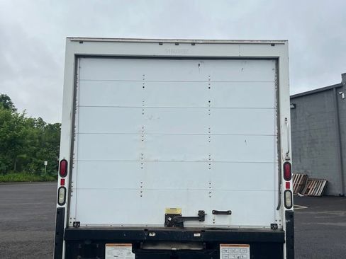 Used 2017 GMC Savana 3500 Extended RWD image 7