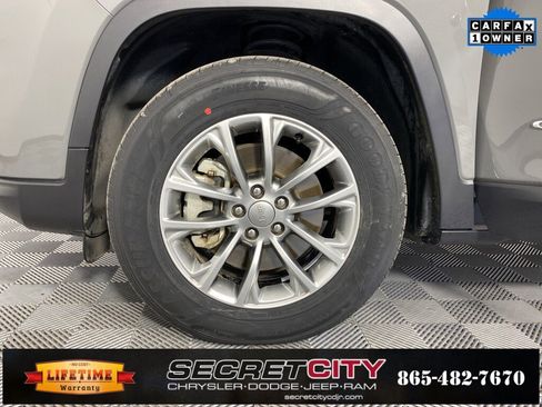Used 2022 Jeep Cherokee Latitude Lux w/ Sun & Sound Group image 9