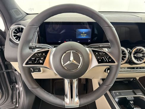 Used 2026 Mercedes-Benz GLB 250 4MATIC image 17