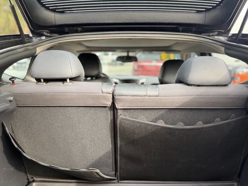 Used 2013 Hyundai Veloster w/ Style Pkg image 10