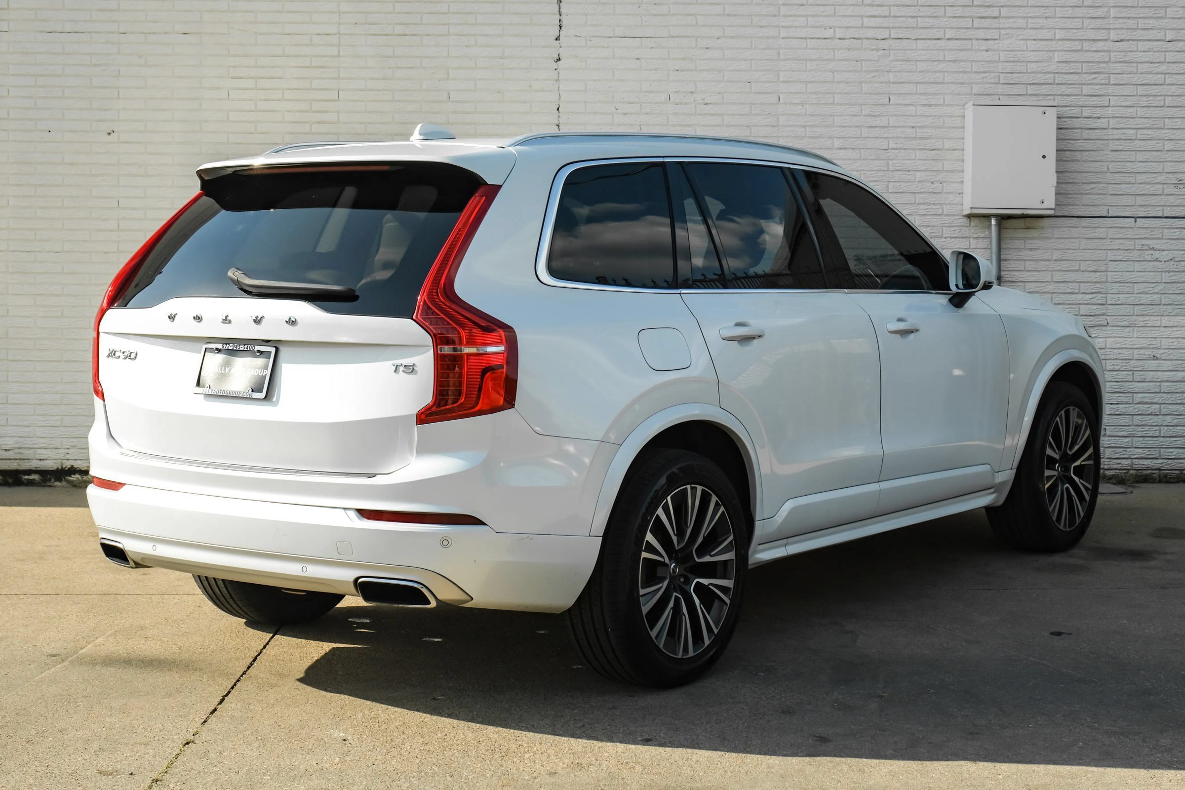 Used 2020 Volvo XC90 T5 Momentum w/ Protection Package Premier FWD image 8