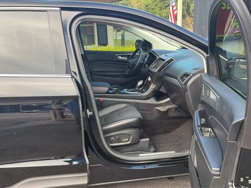 Used 2018 Ford Edge Titanium w/ Equipment Group 301A FWD image 16