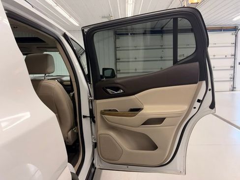 Used 2019 GMC Acadia Denali w/ Technology Package AWD/4WD image 8