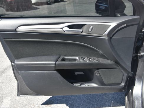 Used 2020 Ford Fusion SE FWD image 5