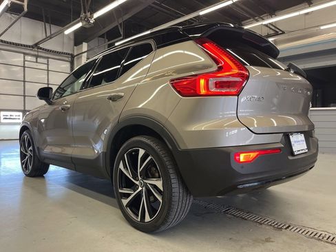 Used 2022 Volvo XC40 T5 R-Design w/ Advanced Package image 5