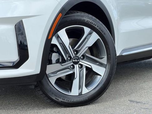 Used 2023 Kia Sorento SX Prestige image 2