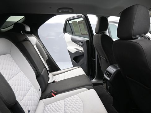 Used 2020 Chevrolet Equinox LS w/ LS Convenience Package AWD/4WD image 17