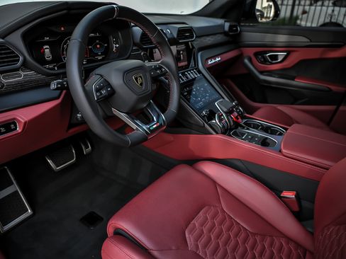 Used 2022 Lamborghini Urus AWD/4WD image 26