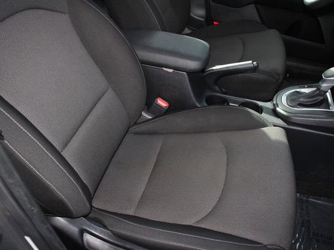 Used 2022 Kia Forte LXS FWD image 29