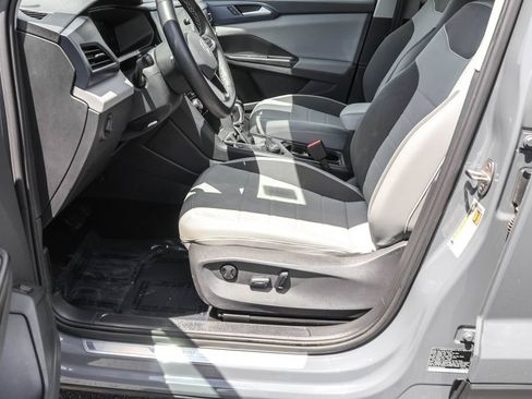 Certified 2023 Volkswagen Taos SE AWD/4WD image 17