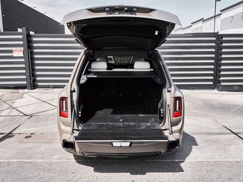 Used 2026 Rolls-Royce Cullinan Black Badge AWD/4WD image 17