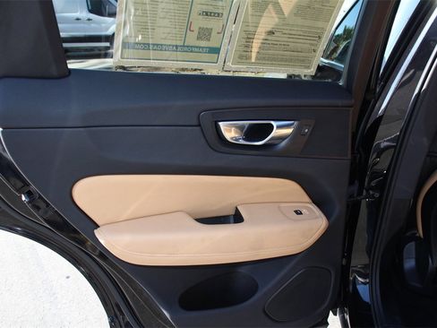 Used 2022 Volvo XC60 B5 Inscription w/ Climate Package image 21