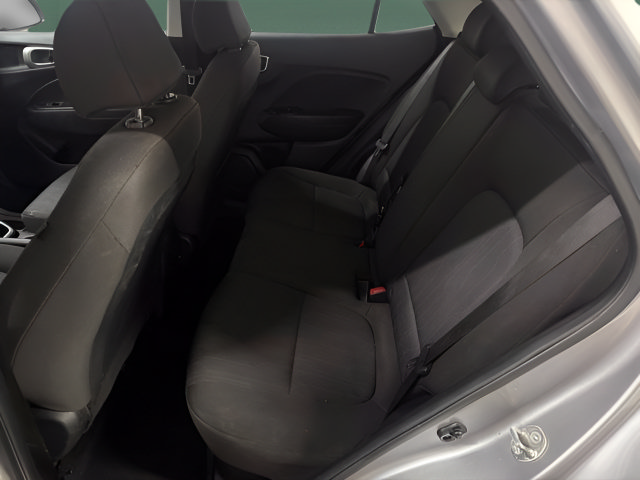 Used 2024 Hyundai Venue SE FWD image 11