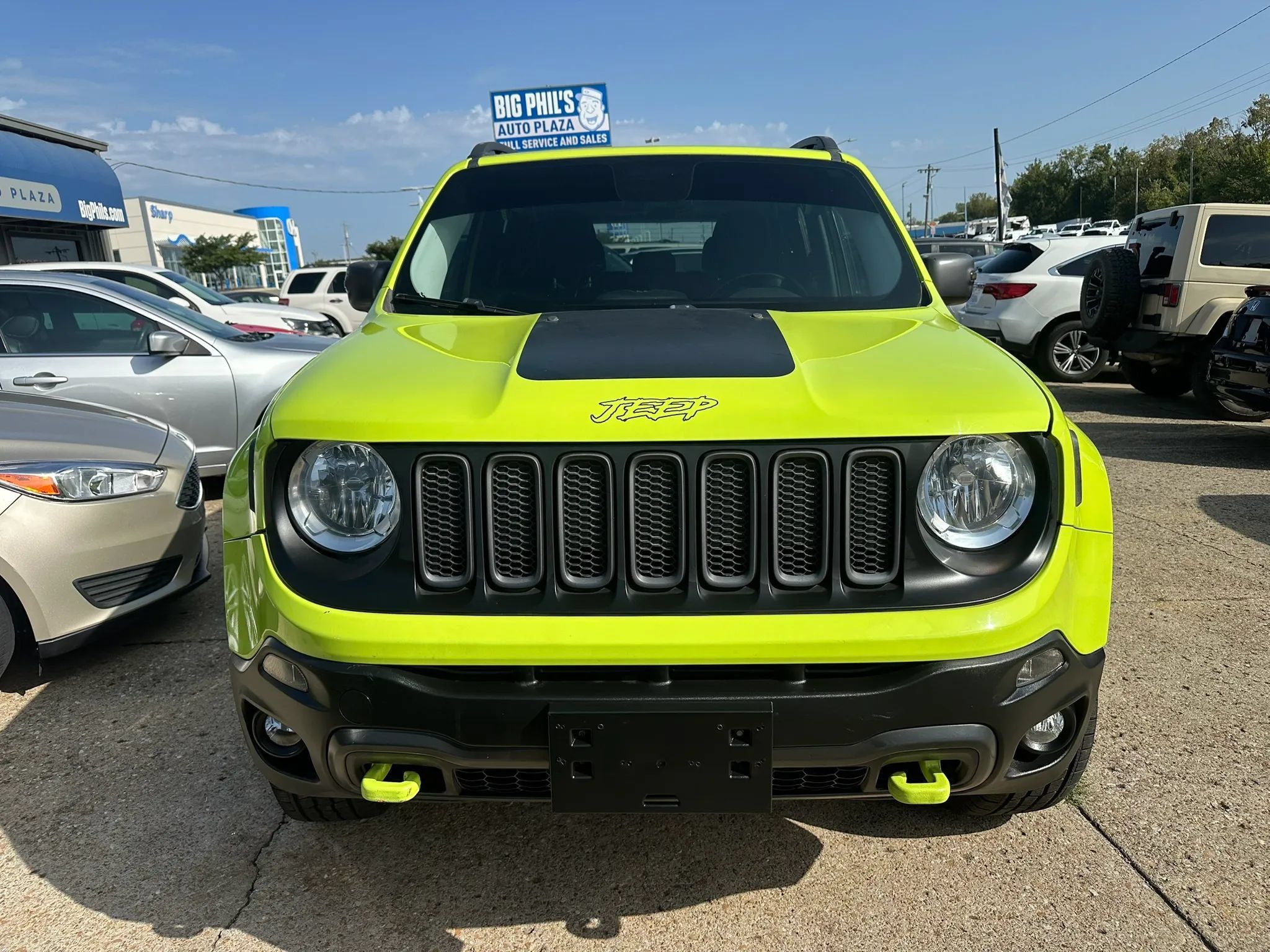 Used 2017 Jeep Renegade Trailhawk w/ Trailer Tow Group AWD/4WD image 2