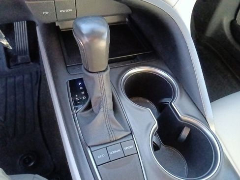 Used 2023 Toyota Camry SE image 25