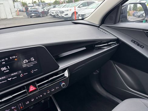 Used 2026 Kia Niro LX FWD image 33