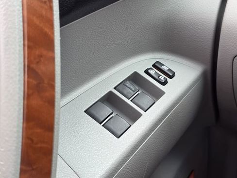 Used 2010 Toyota Highlander Limited AWD/4WD image 15