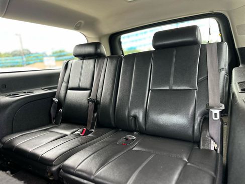 Used 2014 Chevrolet Suburban LT RWD image 13