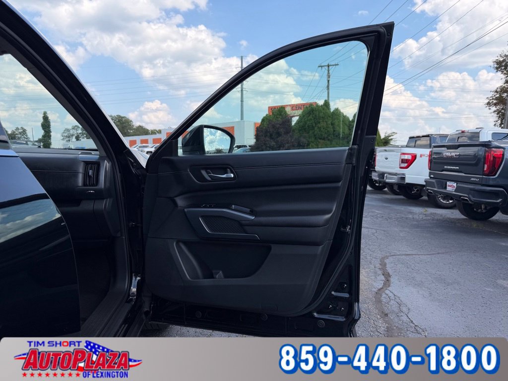 Used 2024 Nissan Pathfinder SL AWD/4WD image 34