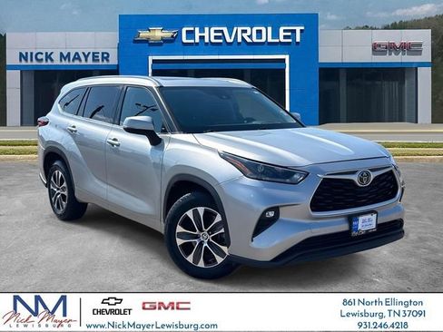 Used 2021 Toyota Highlander XLE image 1