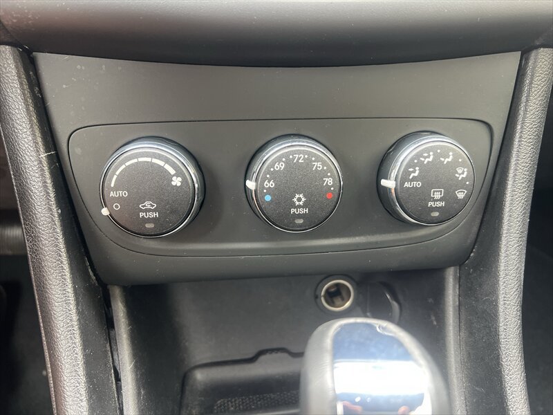 Used 2012 Dodge Avenger SXT FWD image 20