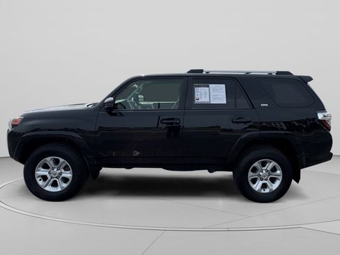 Used 2023 Toyota 4Runner SR5 AWD/4WD image 2