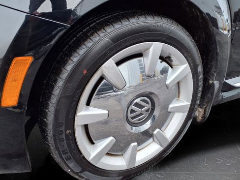 Used 2018 Volkswagen Beetle 2.0T SE w/ SE Premium Package image 9