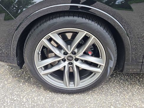 Certified 2025 Audi SQ7 Prestige AWD/4WD image 2