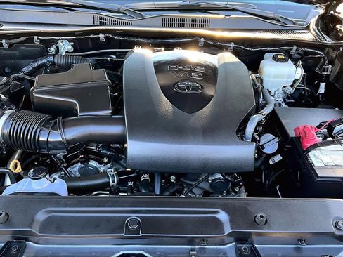 Certified 2021 Toyota Tacoma TRD Off-Road w/ Technology Package image 31