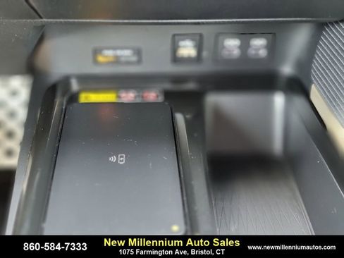 Used 2025 Toyota Camry SE image 23