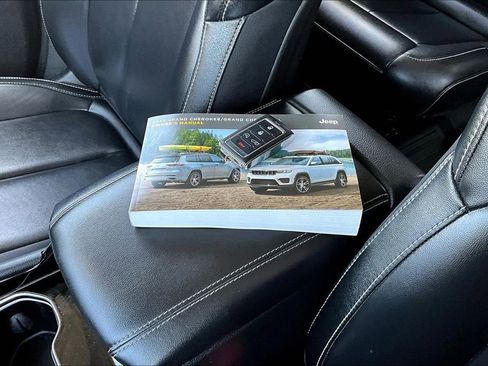 Used 2023 Jeep Grand Cherokee L Limited image 35