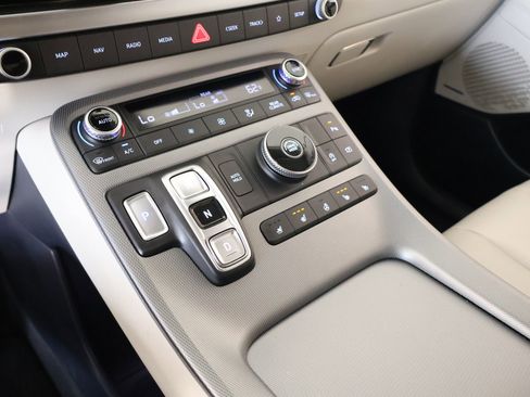 Used 2023 Hyundai Palisade Limited FWD image 9