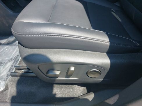 Used 2025 GMC Acadia Elevation w/ Elevation Premium Package FWD image 30