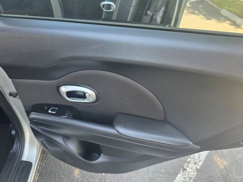 Used 2017 Kia Soul FWD image 26
