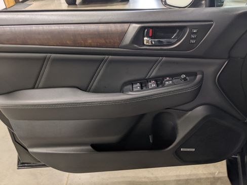 Used 2018 Subaru Outback 3.6R Limited AWD/4WD image 12