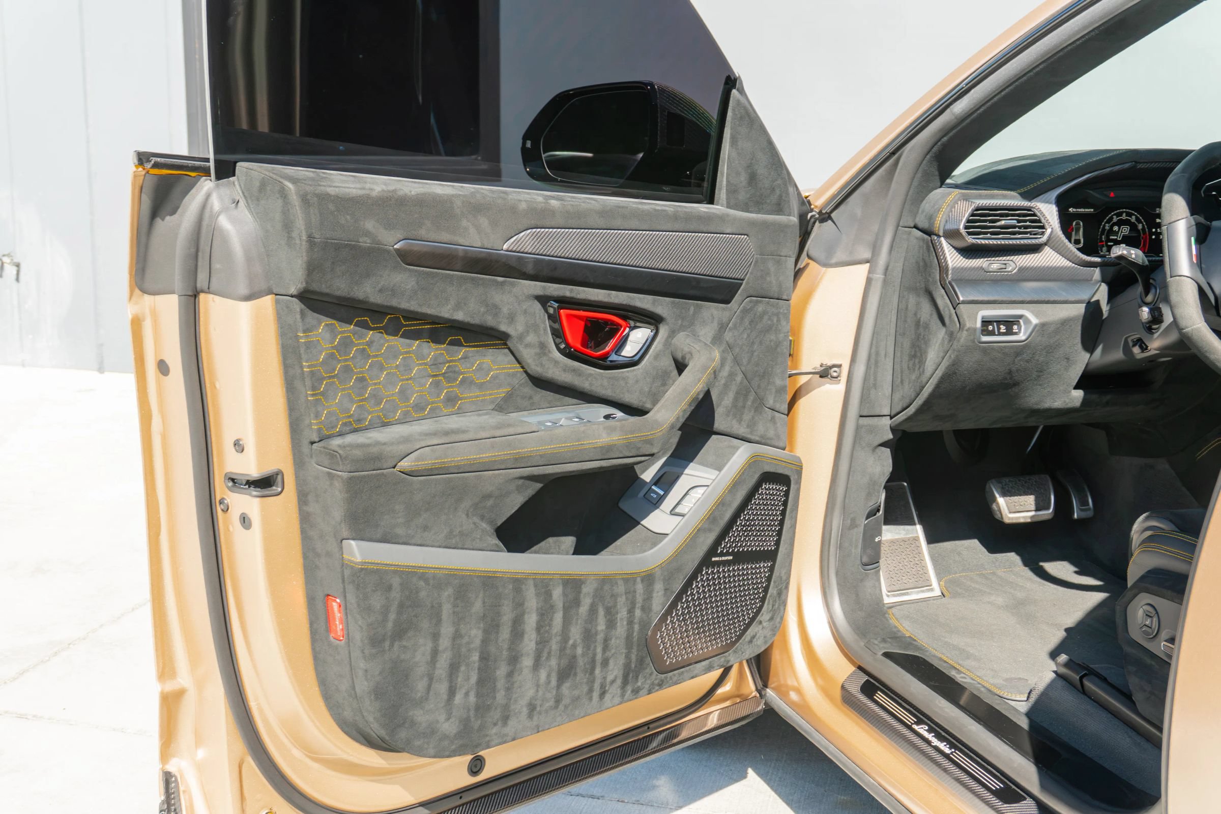 Used 2023 Lamborghini Urus Performante AWD/4WD image 74