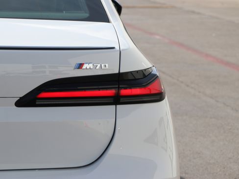 Used 2025 BMW i7 M70 w/ Executive Package AWD/4WD image 11