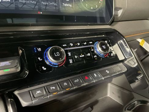 Used 2025 GMC Sierra 1500 AT4 w/ AT4 Premium Package image 17