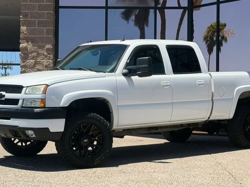Used 2004 Chevrolet Silverado 2500 LT RWD image 4