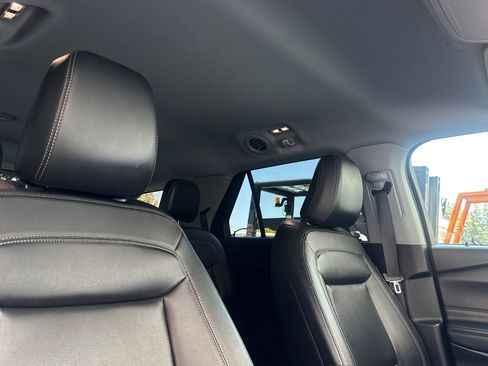 Used 2021 Ford Explorer XLT w/ Equipment Group 202A RWD image 17