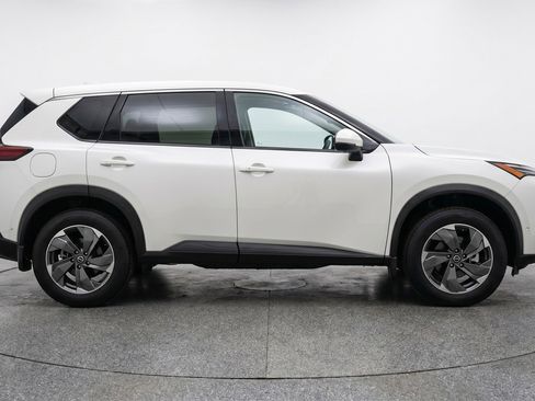 Used 2025 Nissan Rogue SV FWD image 11